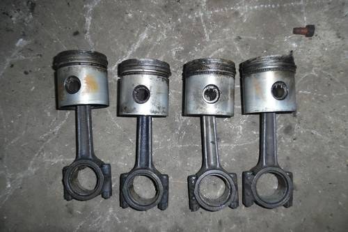PISTONS AND CONNECTING RODS X FIAT 1100 103 In vendita