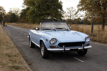 Picture of Fiat 124 spider