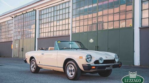 Picture of Fiat 124 Sport Spider 2000 America Automatic 1983 - For Sale