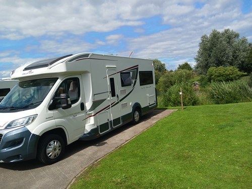 ROLLER TEAM AUTO ROLLER 747 2018 MOTORHOME SUPERB 6 BERTH