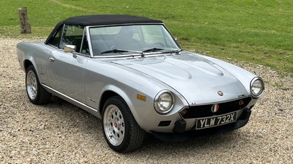 Magnificant 1982 fiat 124 spider 2000 injection convertible