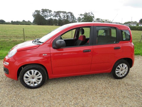 2018 (18) Fiat Panda 1.2 POP 5 DOOR À venda