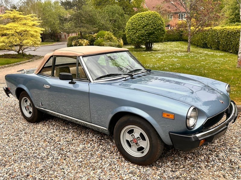 Rapid Classics: Eine Suche. Alle Oldtimer. 14 » Rapid Classics: Eine Suche. Alle Oldtimer. 1981 Fiat 124 Spider 2000 38,000 miles