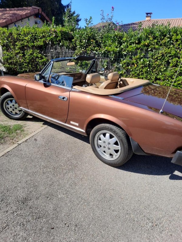 1983 Fiat 124 Spider - 2 1983 Fiat 124 Spider - 2