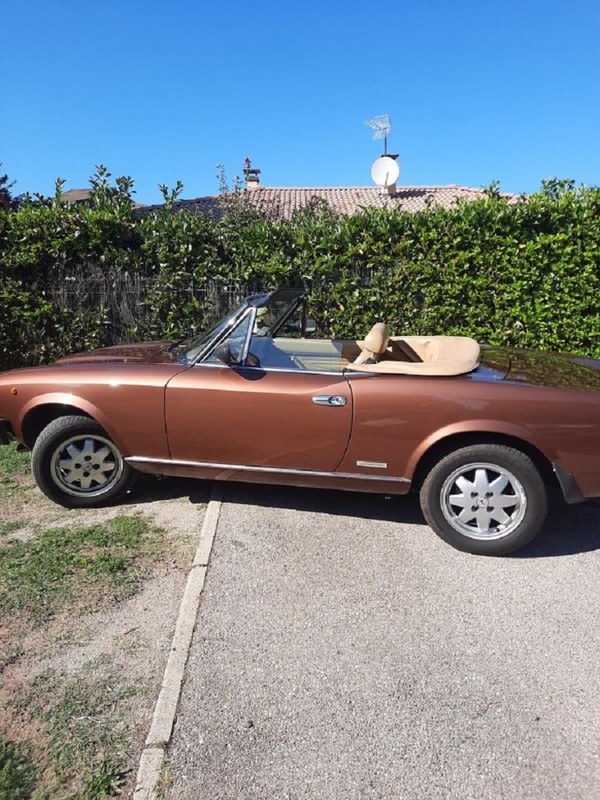 1983 Fiat 124 Spider - 1 1983 Fiat 124 Spider - 1