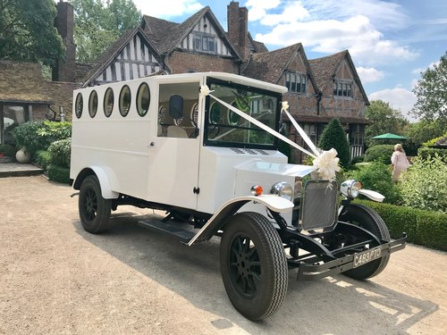 1986 Fleur de Lys Newark bus van