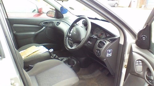 1999 Silver Ford Focus 4 door VENDIDO