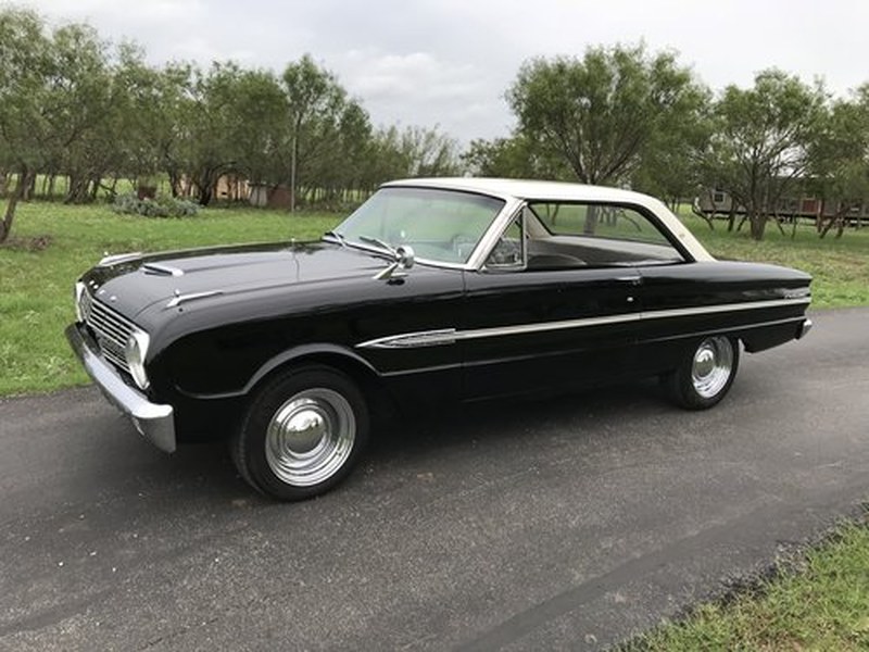 FALCON FUTURA 2DR HARTOP 4 SPEED BUCKETS AC NICE