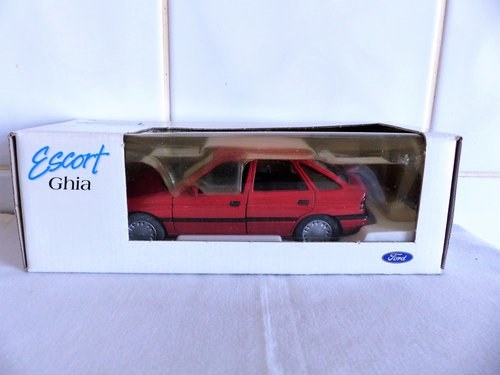 FORD ESCORT GHIA SCALE 1:24 DEALER ISSUE MODEL For Sale