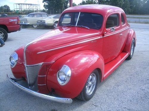 1940 Ford Deluxe Coupe = New Crate 350 Viper Red  $50k In vendita