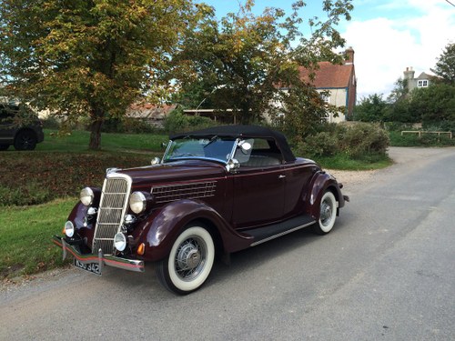 1935 Beautiful Ford V8 Roadster Deluxe SOLD