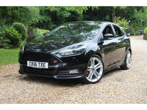 2016 Ford Focus 2.0 T EcoBoost ST-3 (s/s) 5dr OUTSTANDING PERFORM In vendita