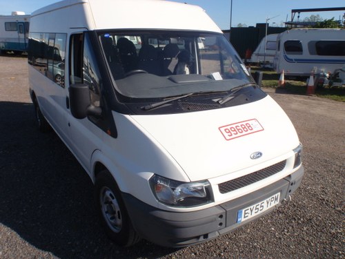 2005 Ford Transit Bus,1 lady owner 12k chair lift. In vendita
