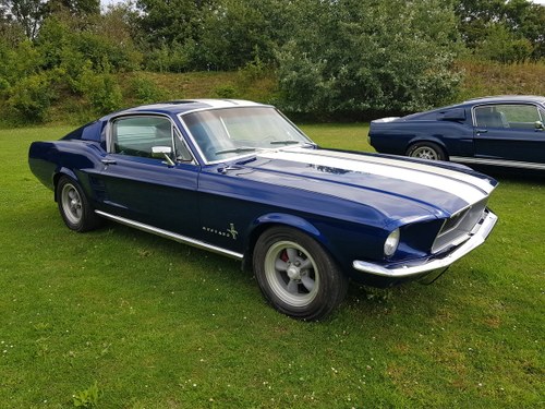 1967 Mustang Fastback V8 with racing stripes  In vendita