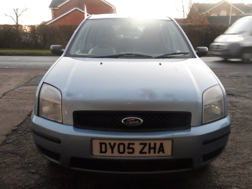 2005 FORD FUSION  HACHBACK 5 DOOR JUST 71,000 MILES PETROL MOTed In vendita