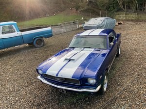 1966 Royal Blue Frozen White Stripes Disc Brakes V8 In vendita