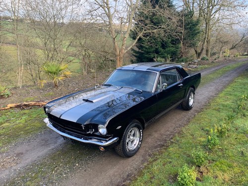 1965 Ford Mustang Black / Silver new paint 302 V8 For Sale