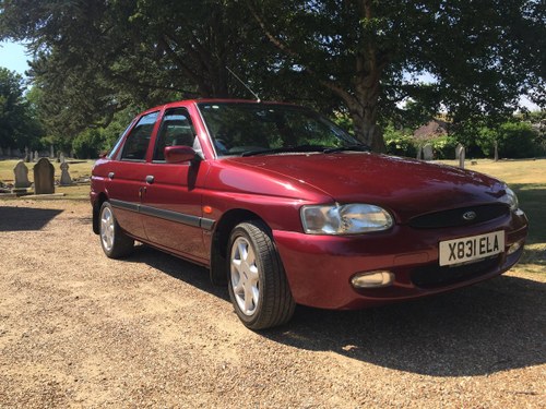2000 Remarkable Ford Escort 1.6 Finesse 27000miles 1 OW VENDUTO