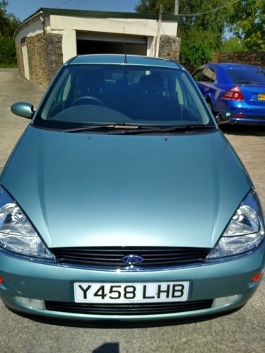 2001 Ford Focus 1.6 Ghia. only 19000 miles from new. In vendita
