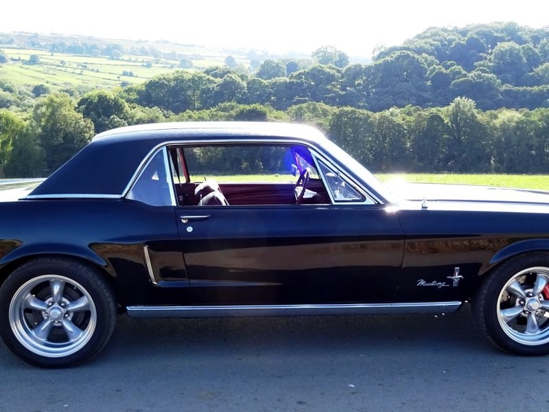 AWESOME FORD MUSTANG AMERICAN V8 CLASSIC MUSCLE CAR