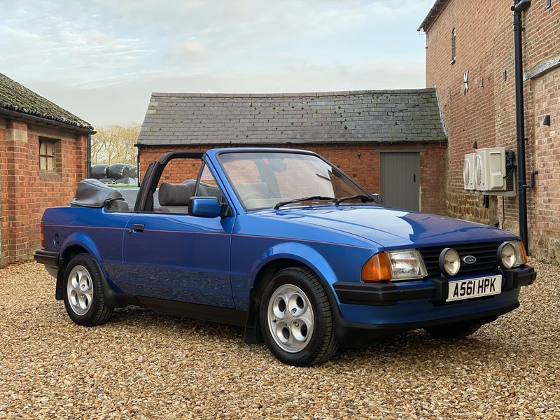 Ford Escort 1.6i Cabriolet (XR3i) Only 64000 Miles. Stunning