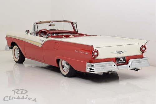 1957 Ford Fairlane - 2
