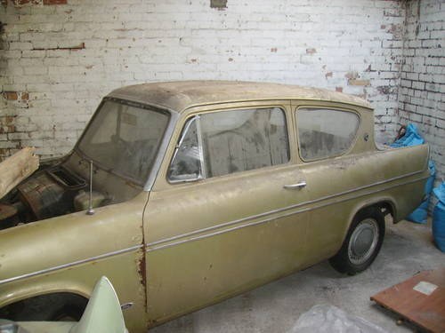 1967 ***REDUCED*** Ford Anglia 1200 Super venetian gold For Sale