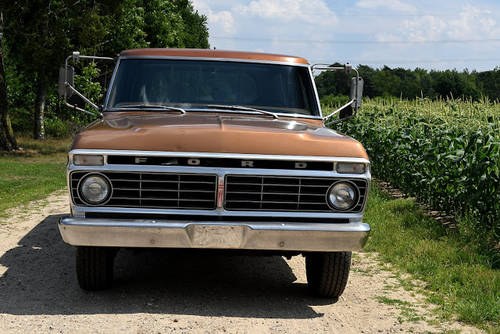 1973 Nice rustfree and unrestored Ford F 250 460 V8 automatic For Sale
