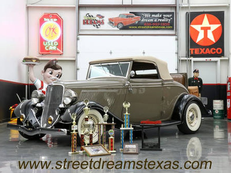 1933 Ford Deluxe Cabriolet