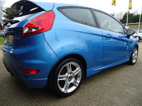 1010 EXTREMELY LOW MILEAGE ZETEC S / EVERY SERVICE WITH FORD VENDIDO