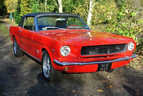 1966 Ford Mustang V8 Convertible Red Classic American Car VENDUTO