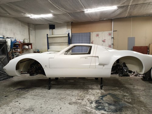 1966 GT 40 replica body rolling chassis