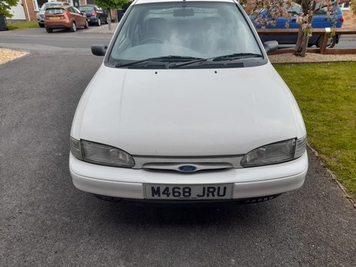 1994 Classic Ford mondeo LX, excellent condition with MOT In vendita