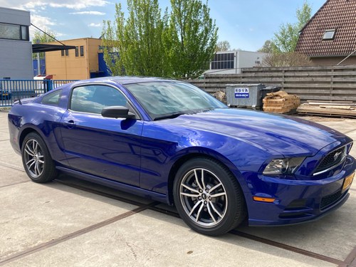 Ford mustang 2013 like new SOLD
