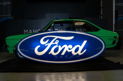 Large Ford Illuminated Showroom Sign In vendita all'asta
