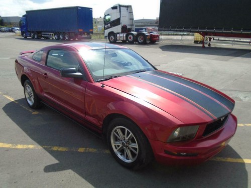 FORD MUSTANG 4.0 V6 AUTO COUPE (2005) FRESH US DRY IMPORT! VENDUTO