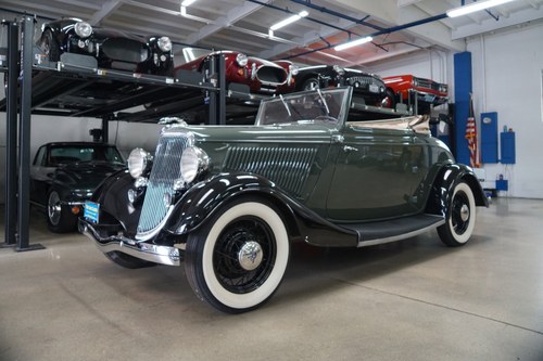 1934 Ford Deluxe 2 Door V8 Cabriolet VENDU
