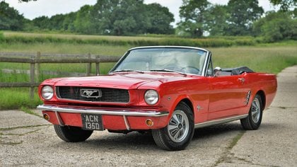 Ford Mustang convertible V8 for hire in Surrey, London, Kent