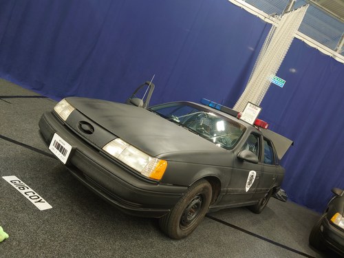 1990 Ford Taurus robocop car (signed by Peter Weller) In vendita