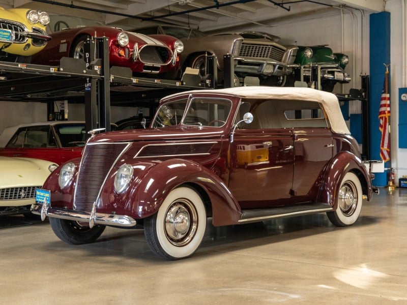 1937 Ford Deluxe V8 Phaeton