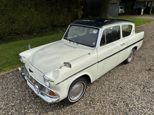 1966 Ford Anglia - 6