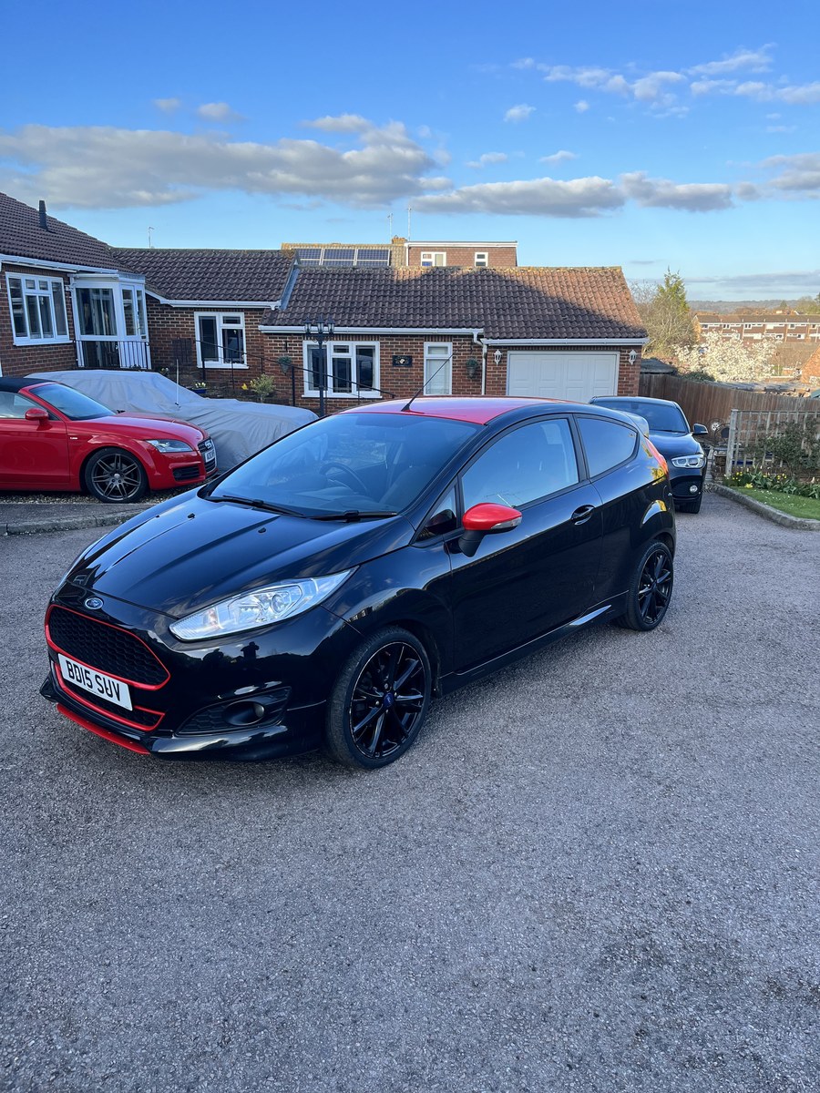2015 Ford Fiesta Black Manual 5 Speed Right Hand Drive In Tring 2015-ford-fiesta-black-manual-5-speed-right-hand-drive-in-tring