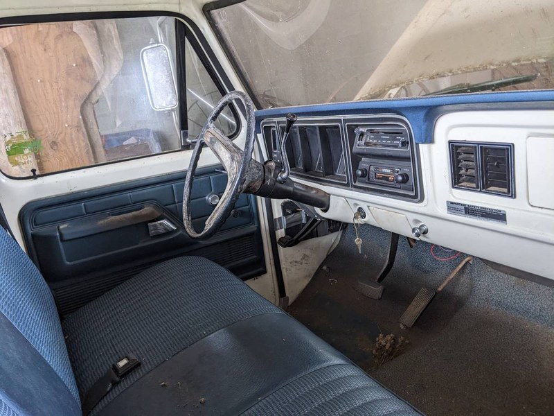 1976 Ford F-250 - 4