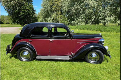 Charming Ford V8 Pilot, Stunning Colour Combination