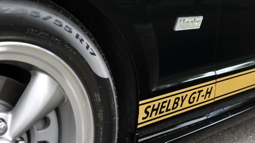 2006 Ford Mustang Shelby Hertz - 5