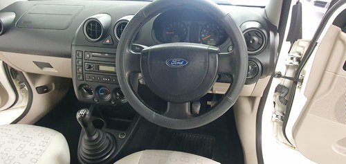 2003 Ford Fiesta - 8