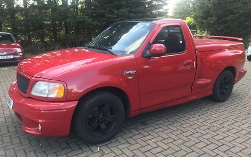 1999 Ford f150 lightning Open to offers (picture 1 of 6)