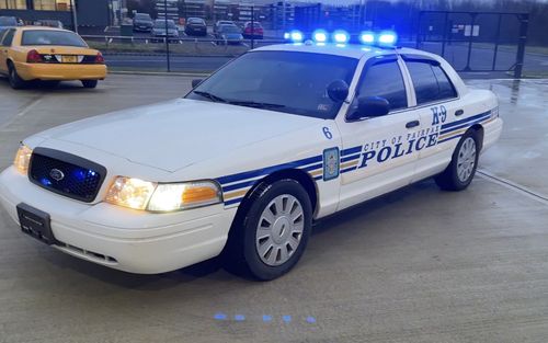 2011 Ford Crown Victoria police car - K-9 (picture 1 of 14)