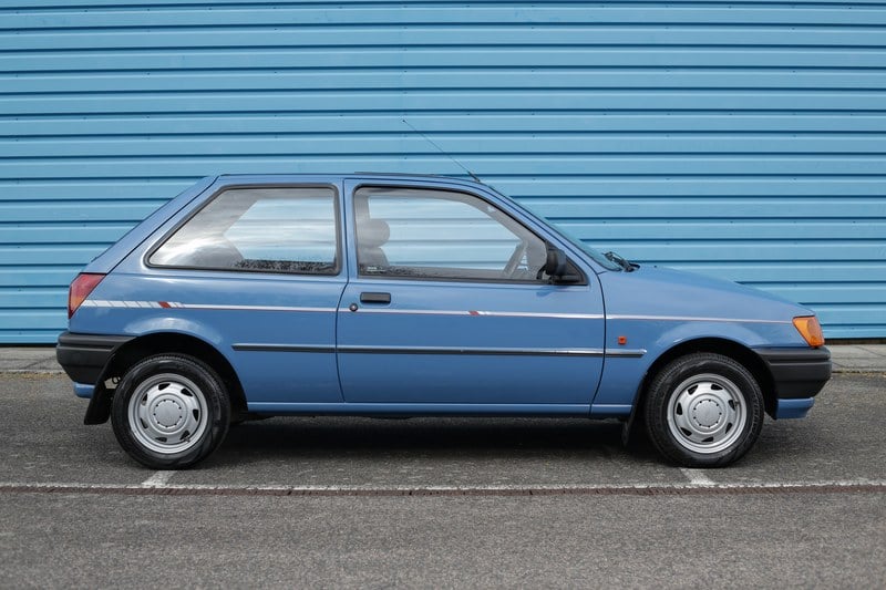 1990 Ford Fiesta - 4