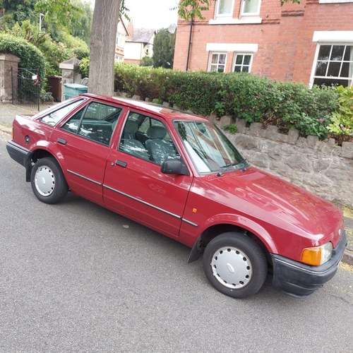 1989 Ford Escort L 5Spd